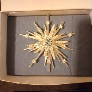 Shimmery star brooches